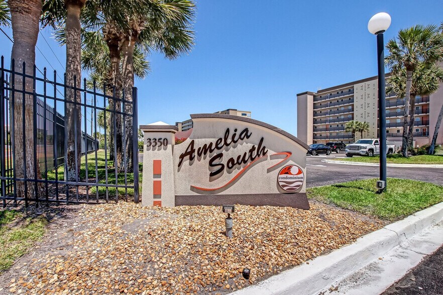 Building Photo - 3350 S Fletcher Ave