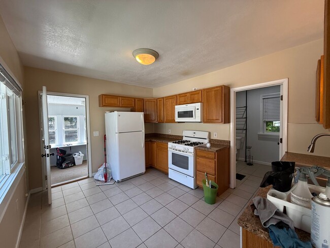 Primary Photo - Charming 3 Bedroom, 1 Bath Home in the Swa...