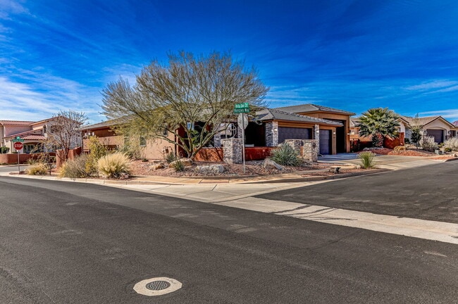 Building Photo - "Charming 3-Bedroom Retreat with 2 Baths and 2150 Sq. Ft. of Comfort in Santa Clara!"