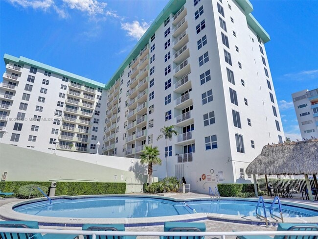 Building Photo - 10350 W Bay Harbor Dr