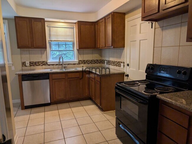 Building Photo - 3580 Normandy Dr