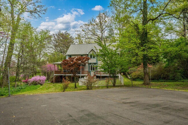 Building Photo - 6013 Selvyn Rd