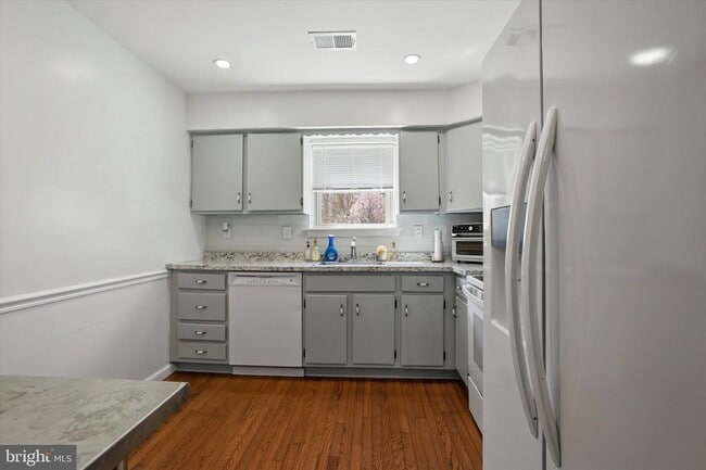 Building Photo - 102 Eaton Dr