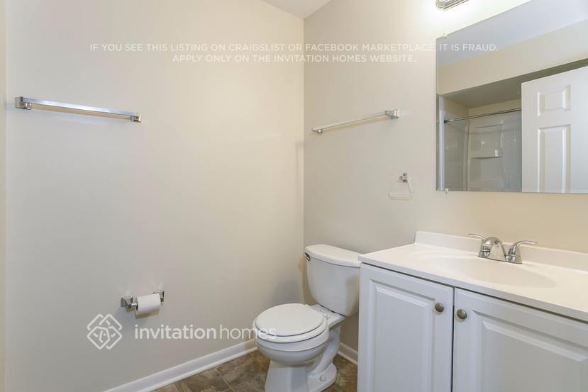Building Photo - 5138 Riverside Dr