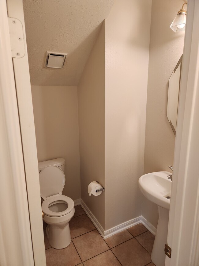 Powder Room - 23323 Wolfs Crossing Ct