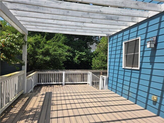 Building Photo - 105 Selman St SE