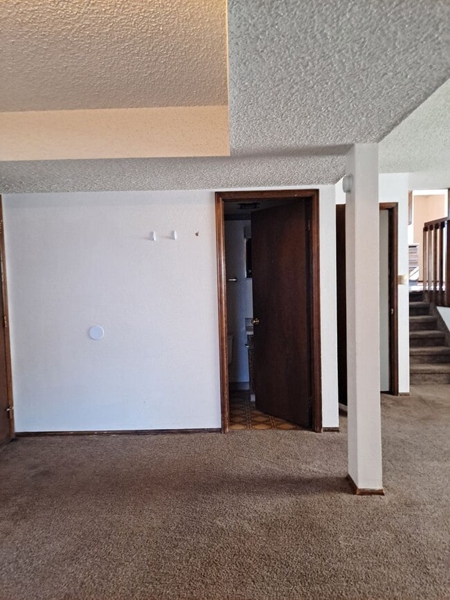 Building Photo - ALL PROSPECTIVE TENANTS MUST SUBMIT A $58 ...