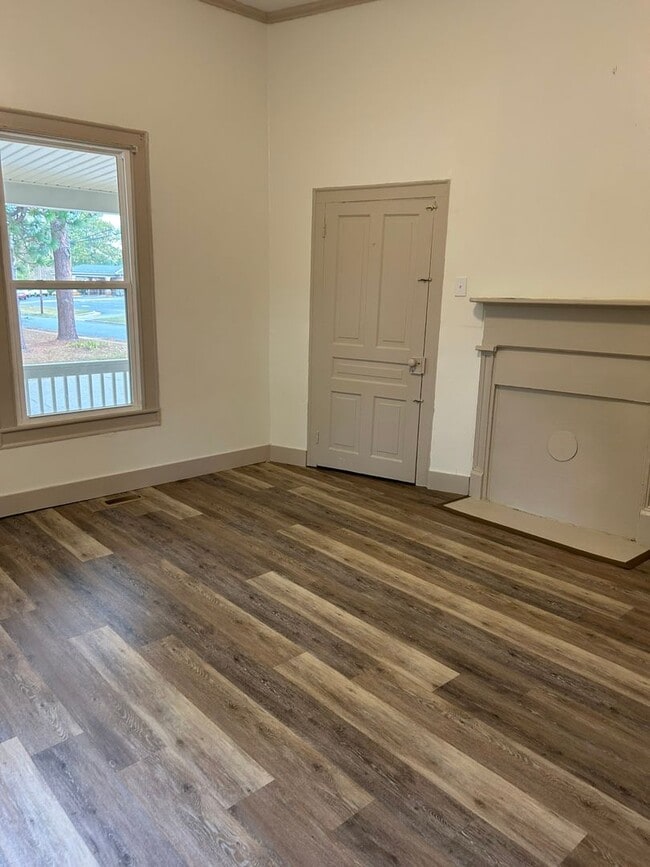 Building Photo - 113 E Church St