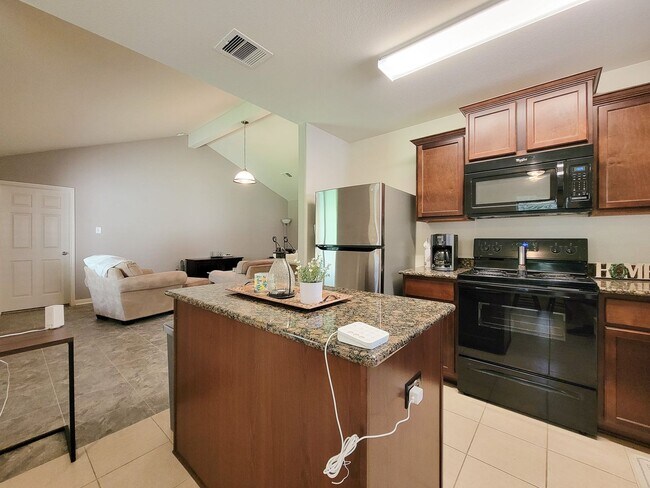 Building Photo - BEAUTIFUL LARGE 1 STORY 3 BEDROOM 2 BATH H...