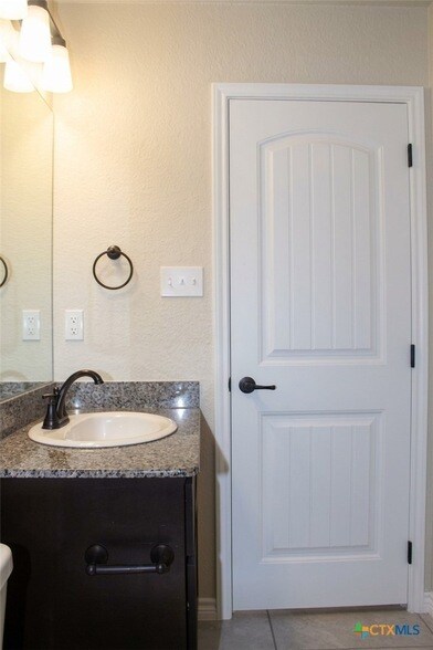 Building Photo - 2509 Meadow Lark Dr