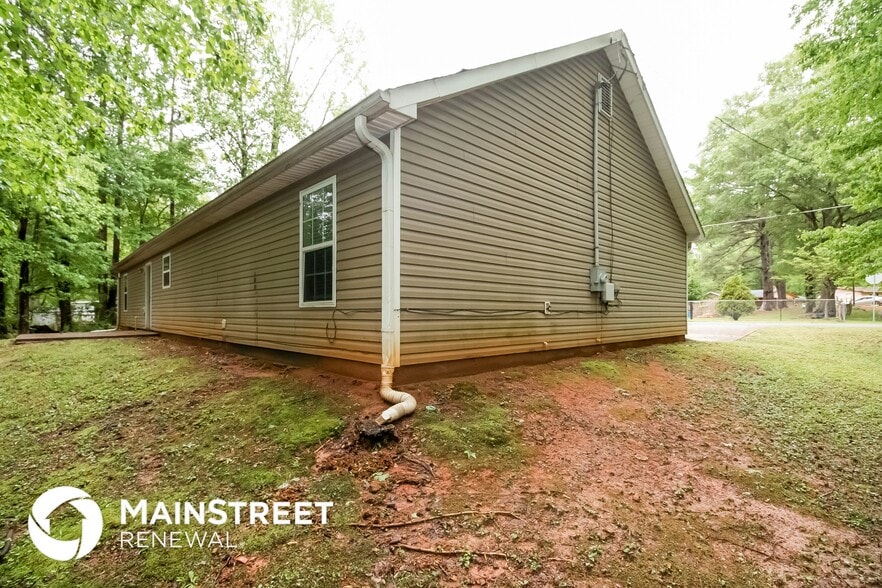 Building Photo - 685 Nassau St