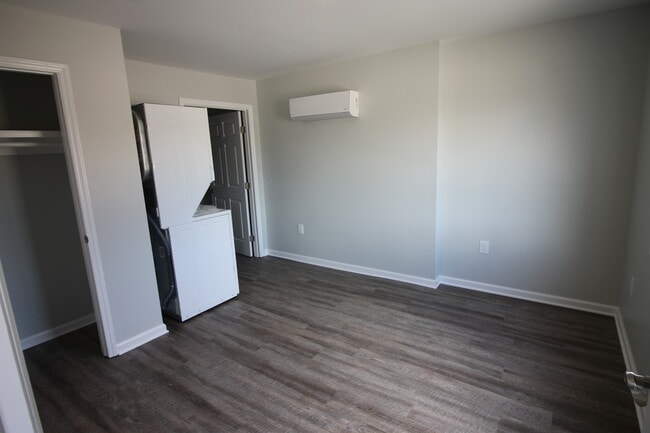 Building Photo - Willow Oak