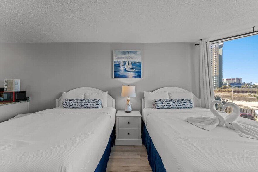 Building Photo - 8817 S Thomas Dr