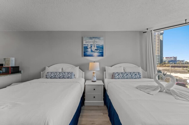 Building Photo - 8817 S Thomas Dr