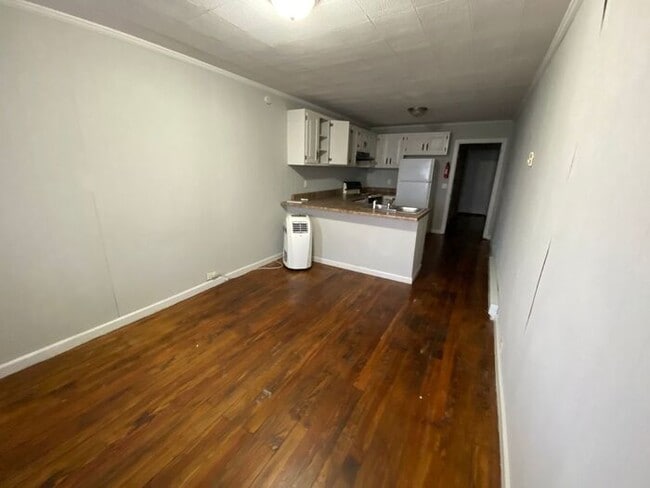 Building Photo - The Perfect 1 Bedroom is Ready For You!