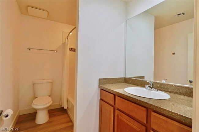 Building Photo - 3181 Pinehurst Dr