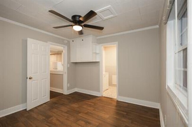 Building Photo - 1347 Bailey Ave
