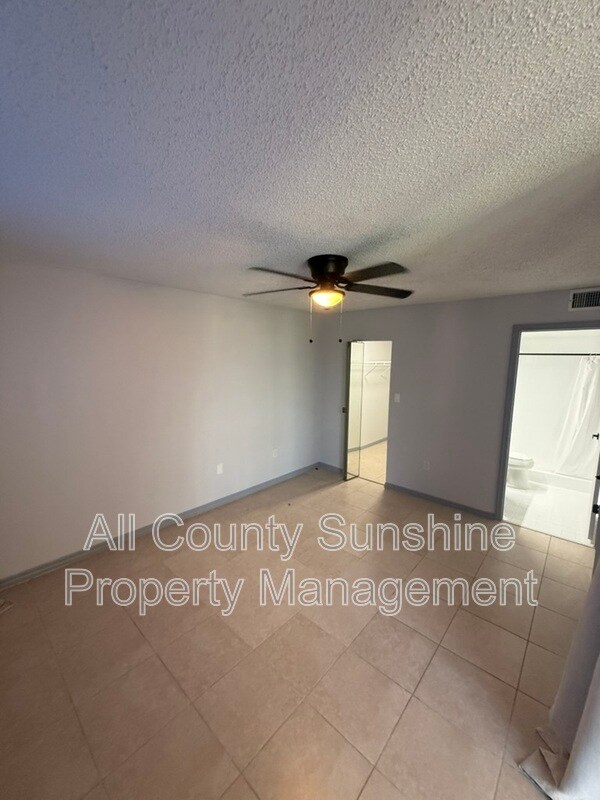 Building Photo - 2424 W Tampa Bay Blvd