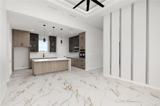 Building Photo - 17 Salamanca St