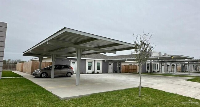 Primary Photo - 17 W Driftwood St