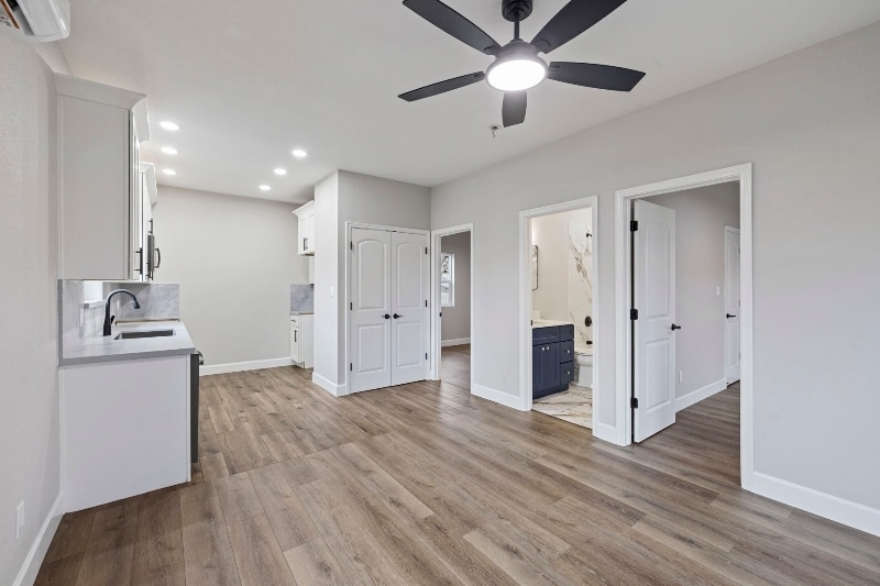 Building Photo - 619 S Sacramento St