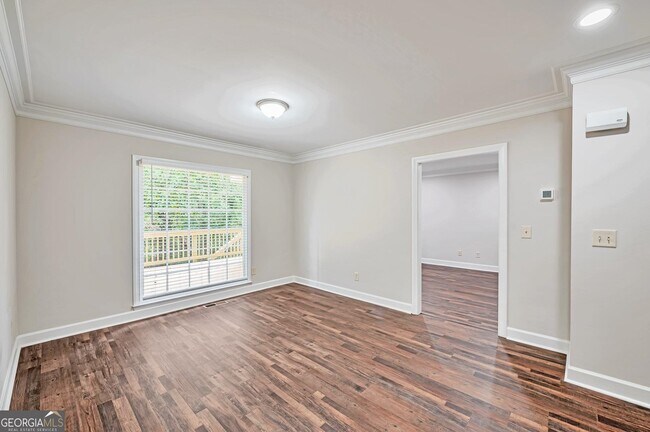 Building Photo - 173 W Lake Dr