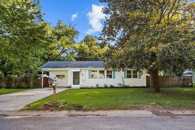 Building Photo - Charming 3 Bedroom, 2 Bathroom house