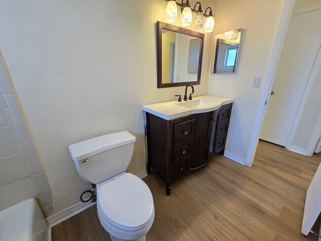 Building Photo - South Sarasota/ Gulf Gate 3 bed/ 1 bath Ho...