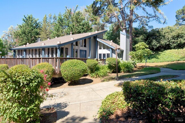 Primary Photo - 355 Parkview Terrace