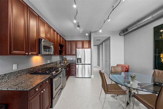 Building Photo - 150 E Robinson St