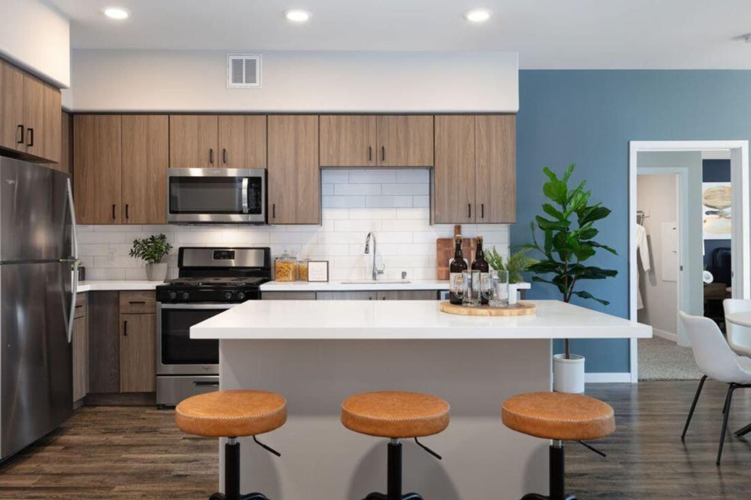 Building Photo - 1008 E El Camino Real