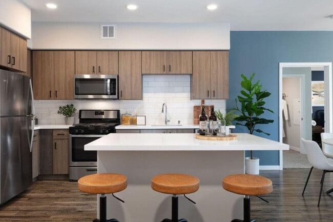 Building Photo - 1008 E El Camino Real