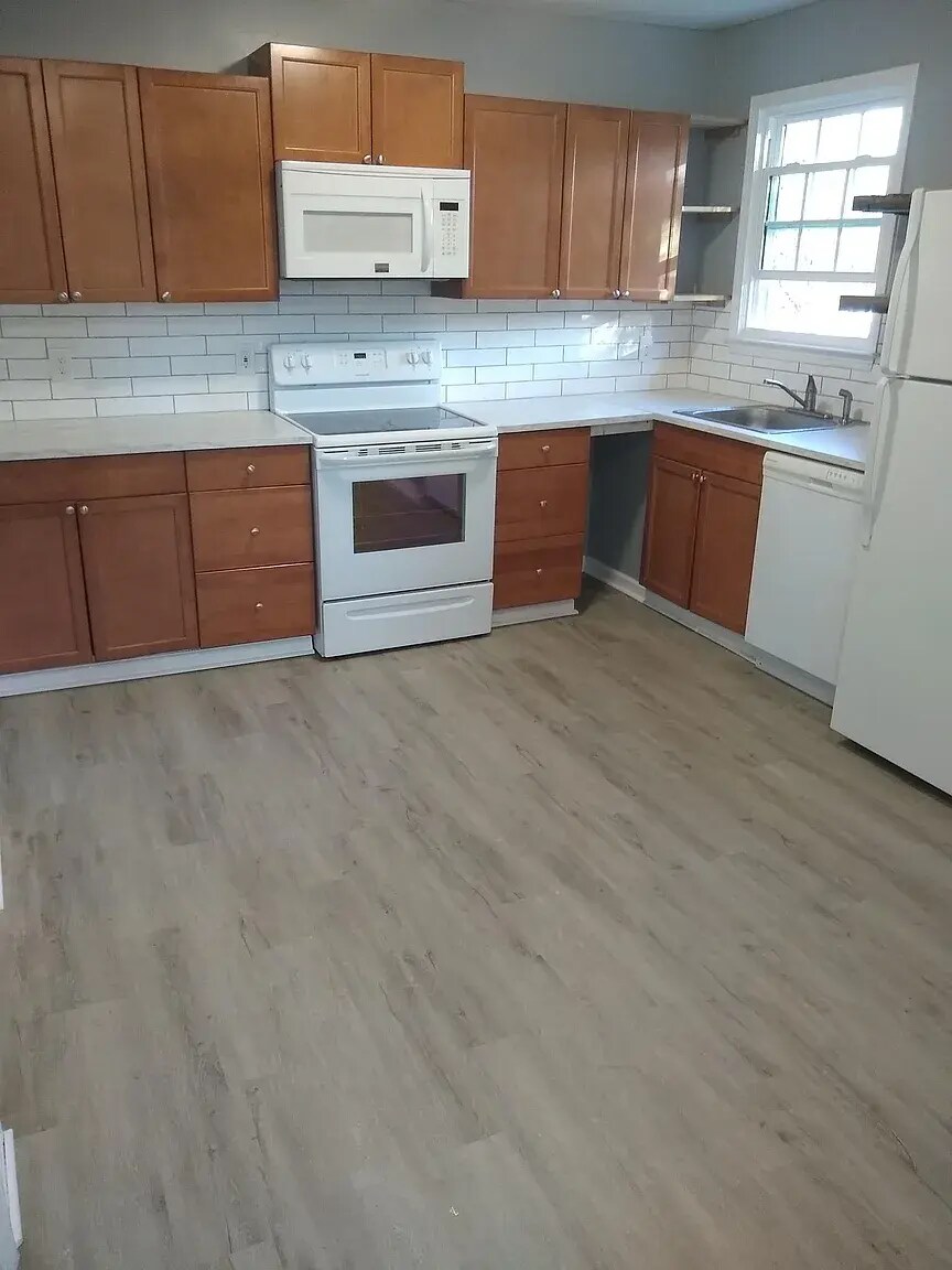 Building Photo - 339 Stokes Ave SE