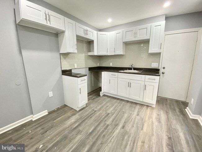 Building Photo - 2134 E Birch St