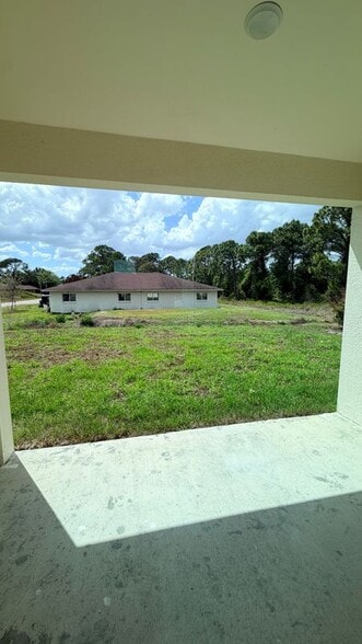 Building Photo - 496 Loretta Ave S