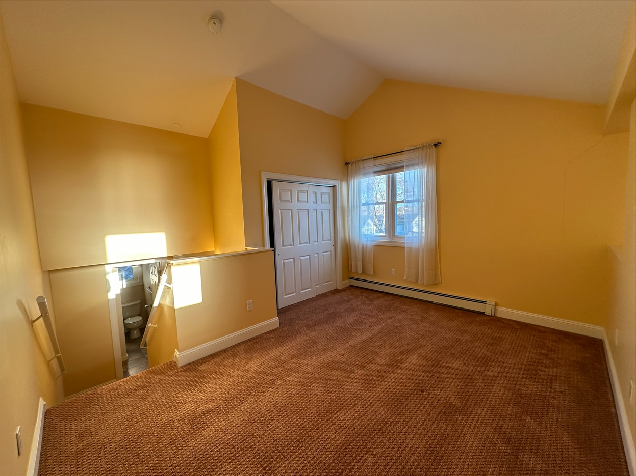 MASTER BEDROOM - 62 Lakeview Ter