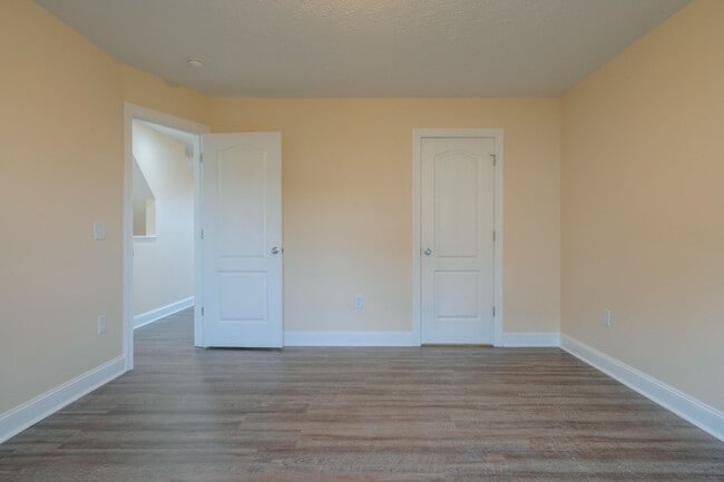Building Photo - More units and move-in options available!