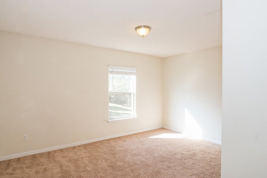 Building Photo - 11040 Apple Blossom Trail W