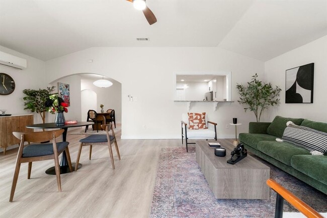 Building Photo - 5313 Wellington Dr