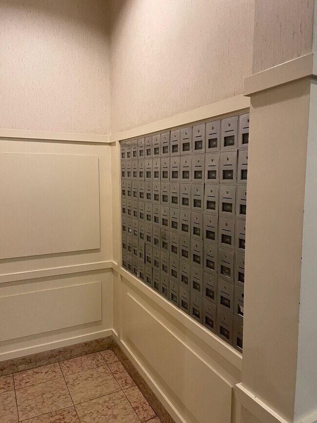 Mailbox - 33 Pond Ave