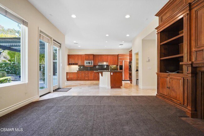 Building Photo - 6077 Mandeville Pl