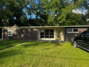 Building Photo - 1400 Leone Ave