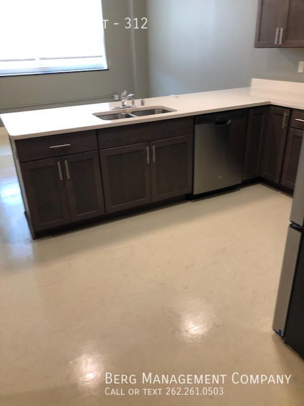 Building Photo - 847 Martin St