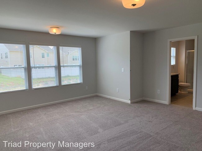 Building Photo - 3 br, 2.5 bath House - 106 Aden Place
