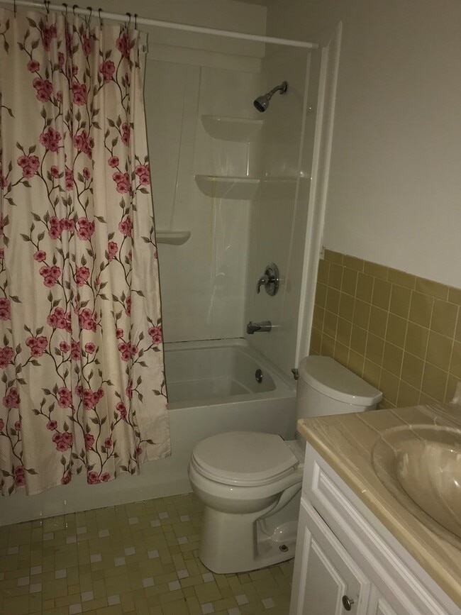 Building Photo - -- AVAILABLE JULY 1ST -- 3 BR / 1 BA West ...