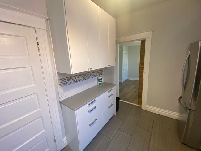 Building Photo - Beautiful 2 Bed 1 Bath Rowe Home in Washington Park Neighborhood