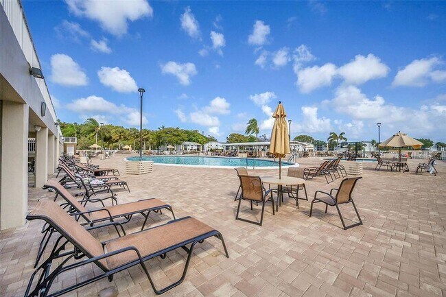 Building Photo - 15234 Lakes of Delray Blvd