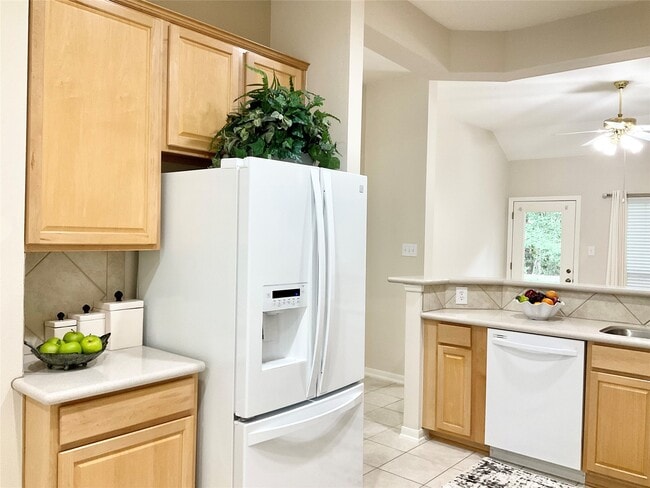 Building Photo - 186 N Valley Oaks Cir