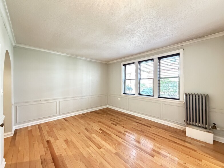 Building Photo - 525 W Surf