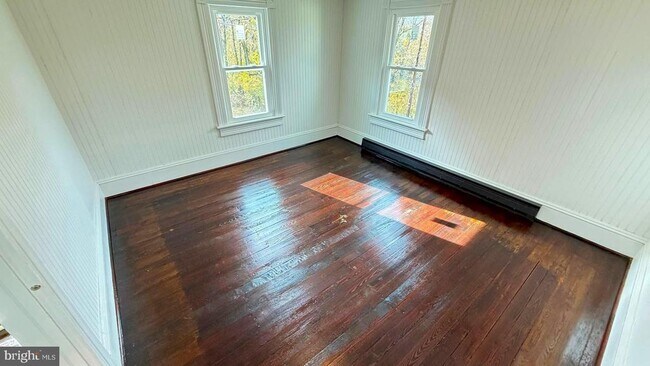 Building Photo - 6 Fern Ave